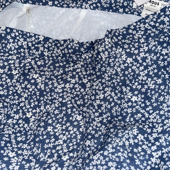 BNWT “Glamorous” wide leg relaxed trousers - Picture 9 of 14